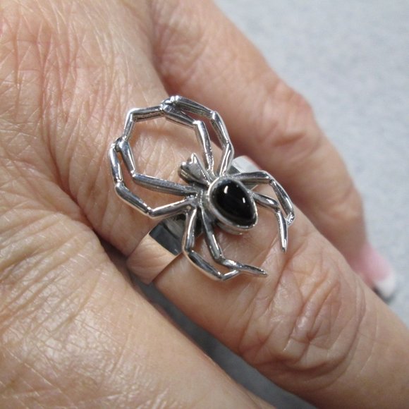 925 Sterling Silver SPIDER Ring with Black ONYX Stone> Crawling Arachnid Ring - Picture 1 of 5